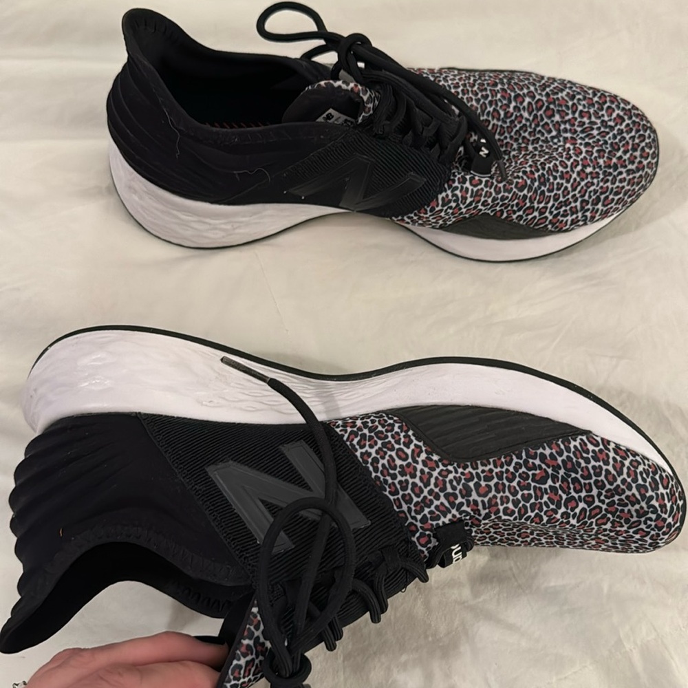 Women’s new balance sneakers - barely worn